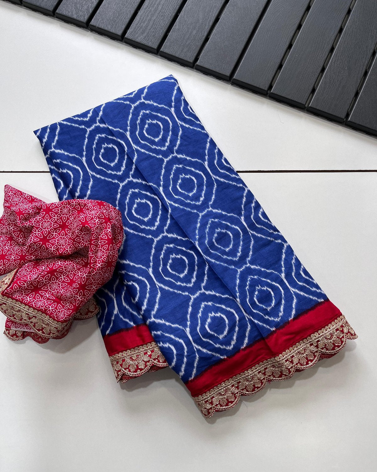 Cotton Saree With Elegant Kalamkari Print All over - Eshana Collections