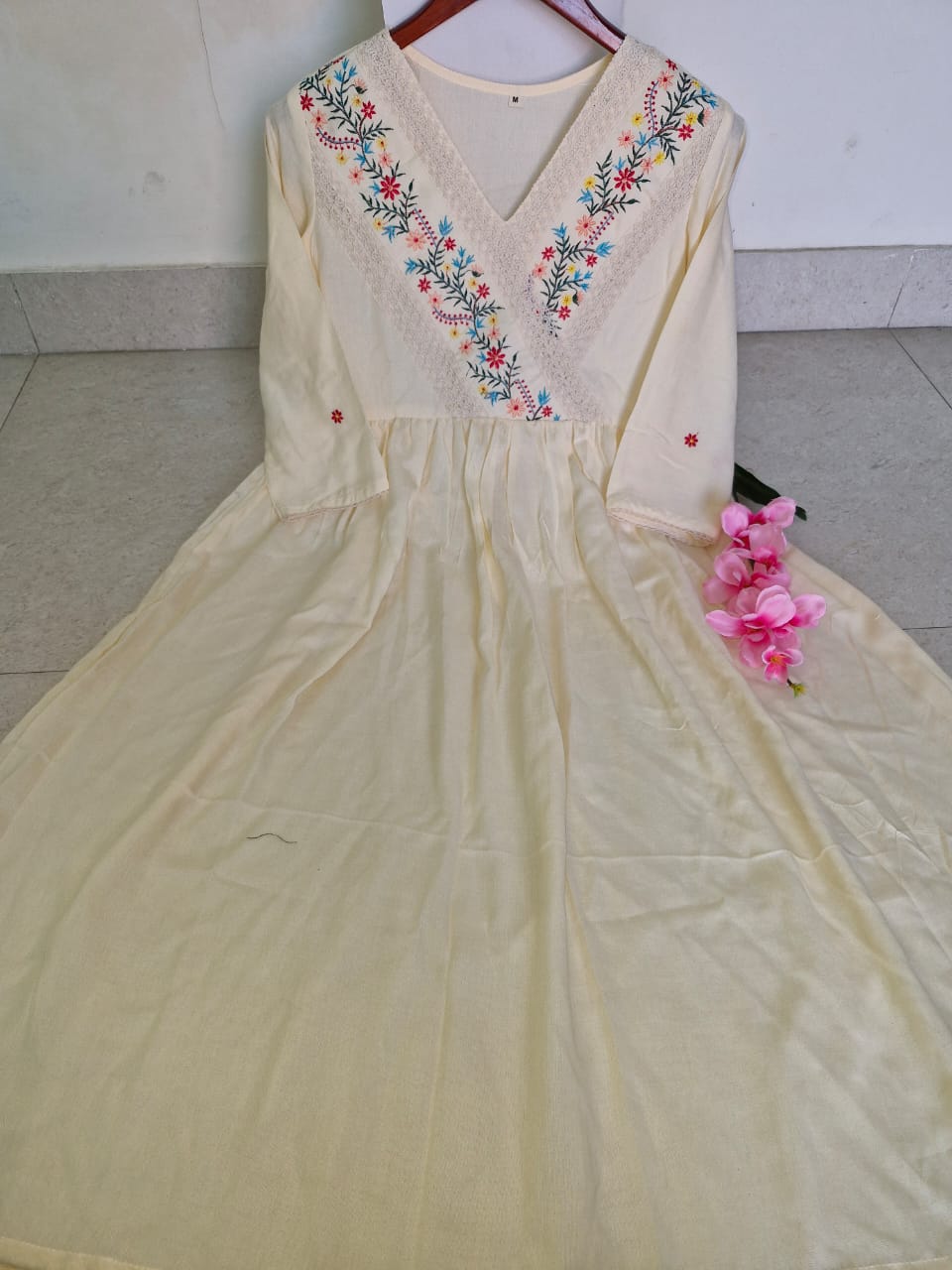 Off- White anarkali kurti - Eshana Collections